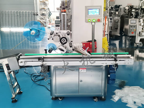 平面贴标机实拍图